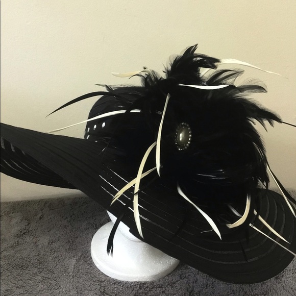 Accessories - Beautiful Black And White Derby Hat